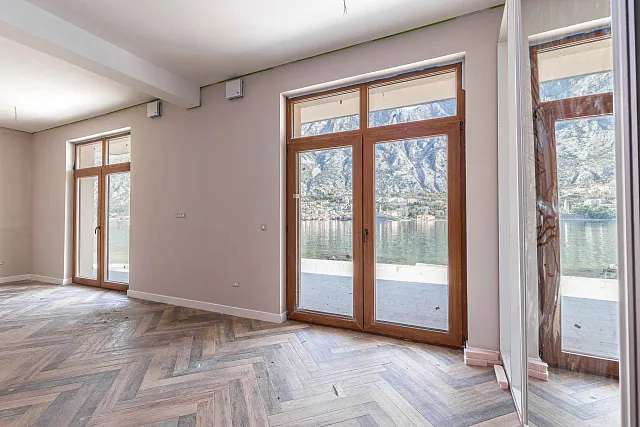 A luxurious three-story villa on the first sea line in  Kotor — photo 61